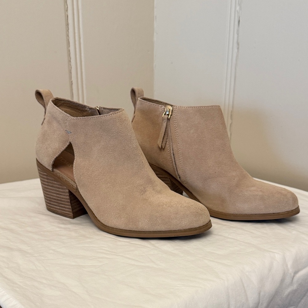 *sold* Toms Women's Beige Ankle Booties